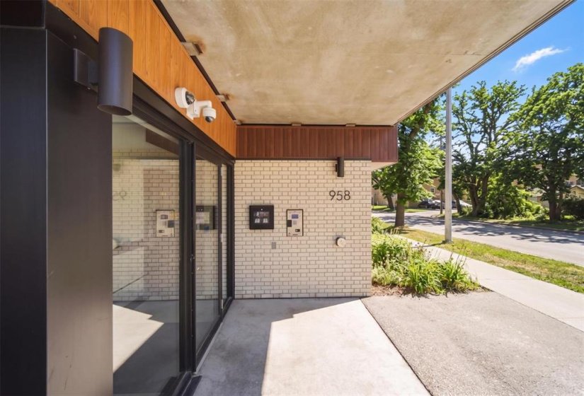 958 McMillan, 2 Bedroom Bedrooms, 9 Room Rooms,2 BathroomBathrooms,Condominium,For Sale,McMillan,0