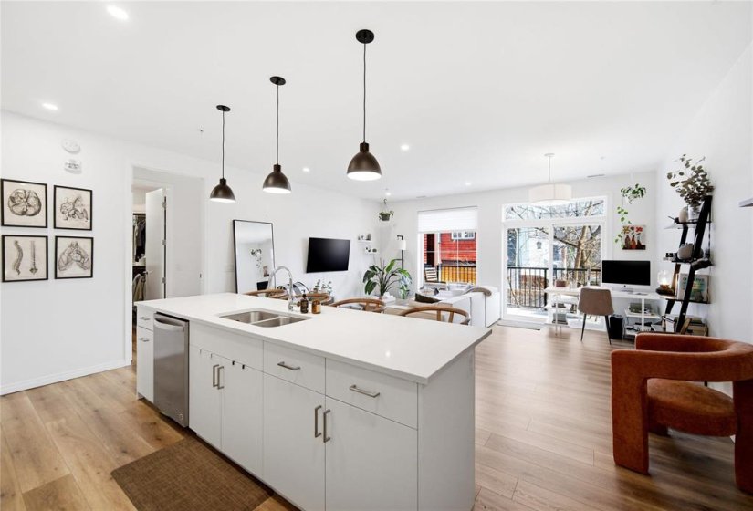 958 McMillan, 2 Bedroom Bedrooms, 9 Room Rooms,2 BathroomBathrooms,Condominium,For Sale,McMillan,0