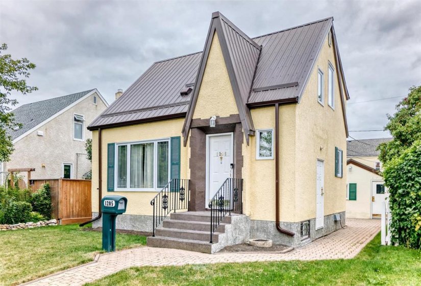 1205 Ashburn, 2 Bedroom Bedrooms, 10 Room Rooms,2 BathroomBathrooms,Residential,For Sale,Ashburn,0
