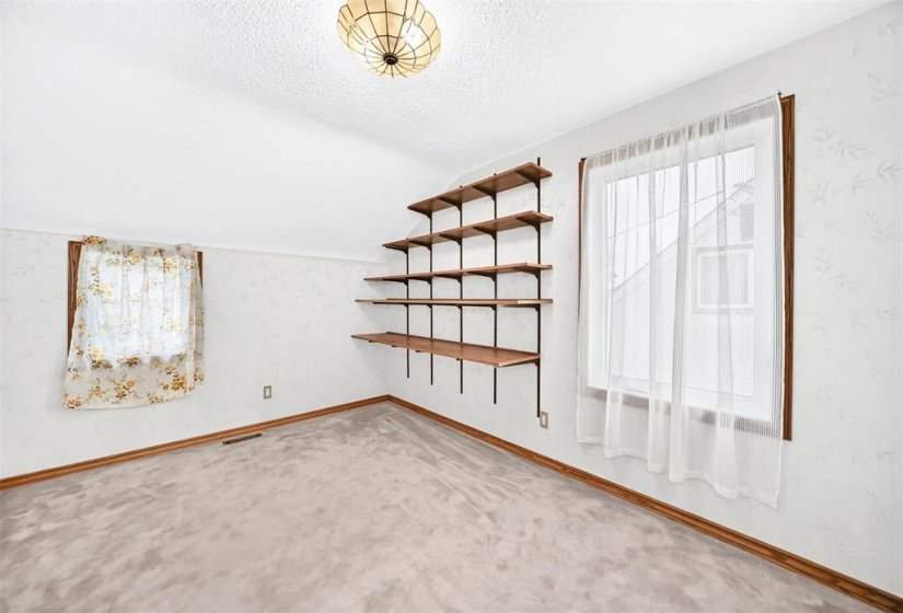 1205 Ashburn, 2 Bedroom Bedrooms, 10 Room Rooms,2 BathroomBathrooms,Residential,For Sale,Ashburn,0