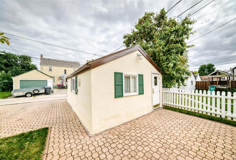 1205 Ashburn, 2 Bedroom Bedrooms, 10 Room Rooms,2 BathroomBathrooms,Residential,For Sale,Ashburn,0