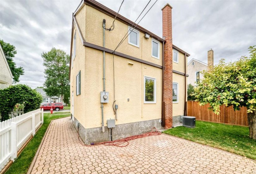1205 Ashburn, 2 Bedroom Bedrooms, 10 Room Rooms,2 BathroomBathrooms,Residential,For Sale,Ashburn,0