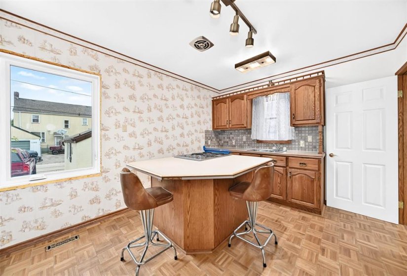 1205 Ashburn, 2 Bedroom Bedrooms, 10 Room Rooms,2 BathroomBathrooms,Residential,For Sale,Ashburn,0