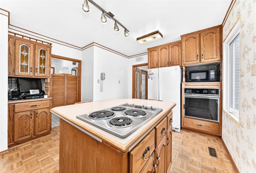 1205 Ashburn, 2 Bedroom Bedrooms, 10 Room Rooms,2 BathroomBathrooms,Residential,For Sale,Ashburn,0