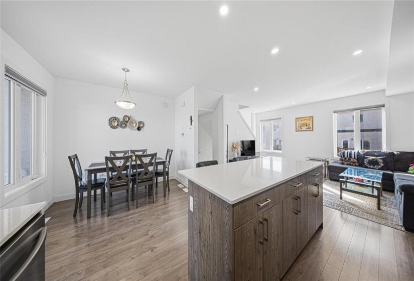1580 Ravelston, 4 Bedroom Bedrooms, 11 Room Rooms,3 BathroomBathrooms,Condominium,For Sale,Ravelston,0
