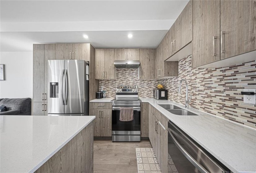 1580 Ravelston, 4 Bedroom Bedrooms, 11 Room Rooms,3 BathroomBathrooms,Condominium,For Sale,Ravelston,0