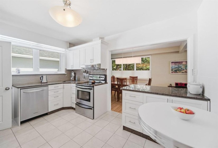 727 Waterloo, 4 Bedroom Bedrooms, 12 Room Rooms,2 BathroomBathrooms,Residential,For Sale,Waterloo,0