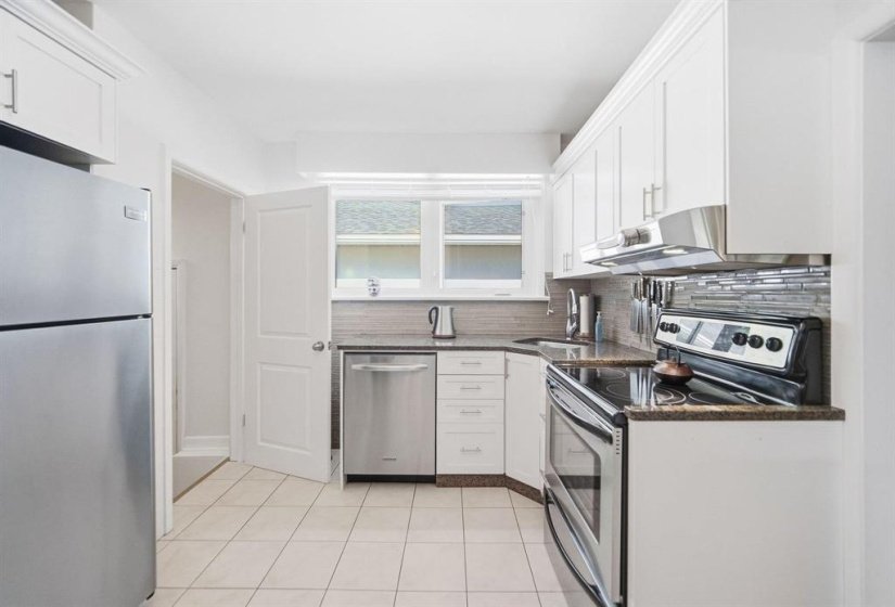 727 Waterloo, 4 Bedroom Bedrooms, 12 Room Rooms,2 BathroomBathrooms,Residential,For Sale,Waterloo,0