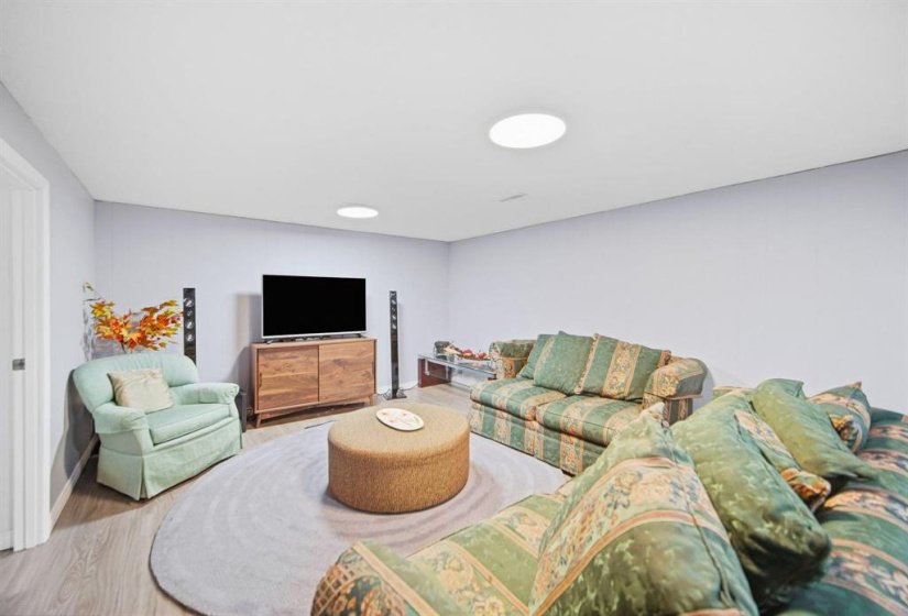 727 Waterloo, 4 Bedroom Bedrooms, 12 Room Rooms,2 BathroomBathrooms,Residential,For Sale,Waterloo,0