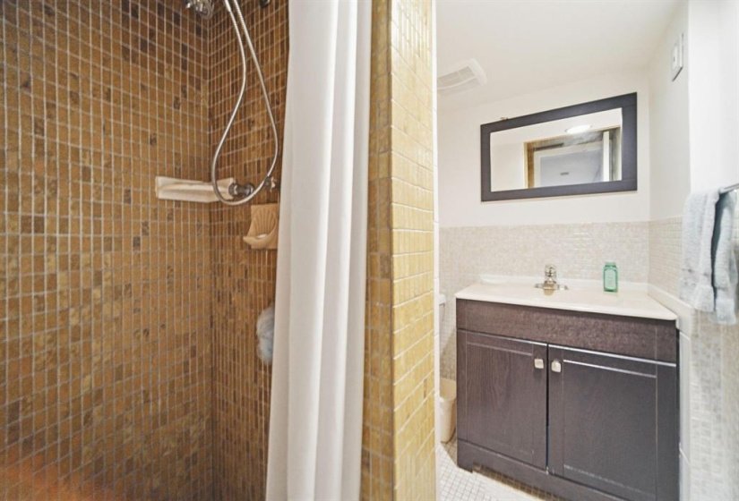727 Waterloo, 4 Bedroom Bedrooms, 12 Room Rooms,2 BathroomBathrooms,Residential,For Sale,Waterloo,0