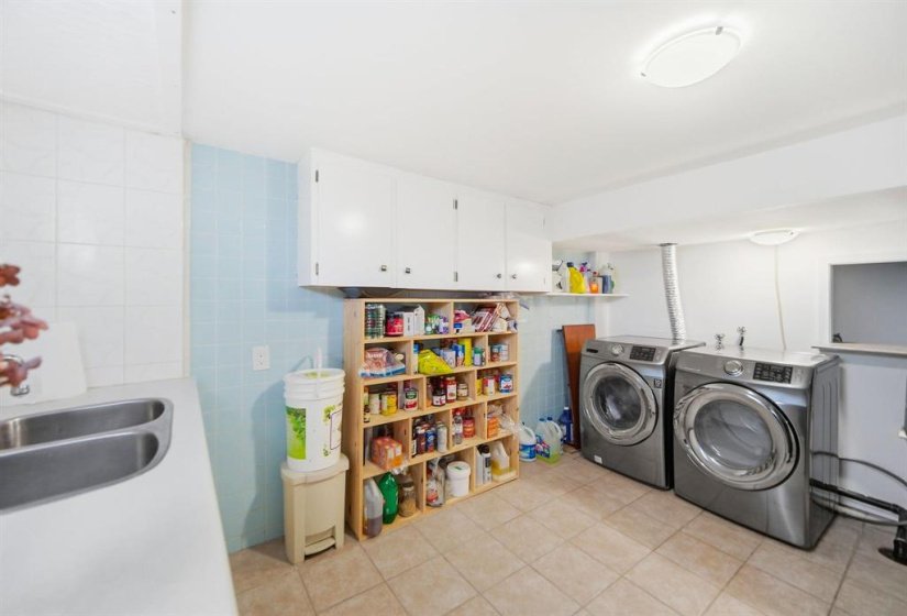 727 Waterloo, 4 Bedroom Bedrooms, 12 Room Rooms,2 BathroomBathrooms,Residential,For Sale,Waterloo,0
