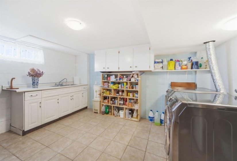 727 Waterloo, 4 Bedroom Bedrooms, 12 Room Rooms,2 BathroomBathrooms,Residential,For Sale,Waterloo,0