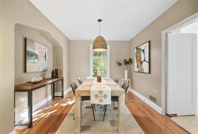 412 Cambridge, 2 Bedroom Bedrooms, 10 Room Rooms,2 BathroomBathrooms,Residential,For Sale,Cambridge,0
