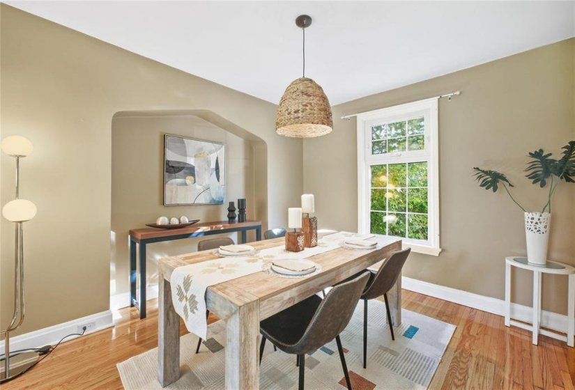 412 Cambridge, 2 Bedroom Bedrooms, 10 Room Rooms,2 BathroomBathrooms,Residential,For Sale,Cambridge,0
