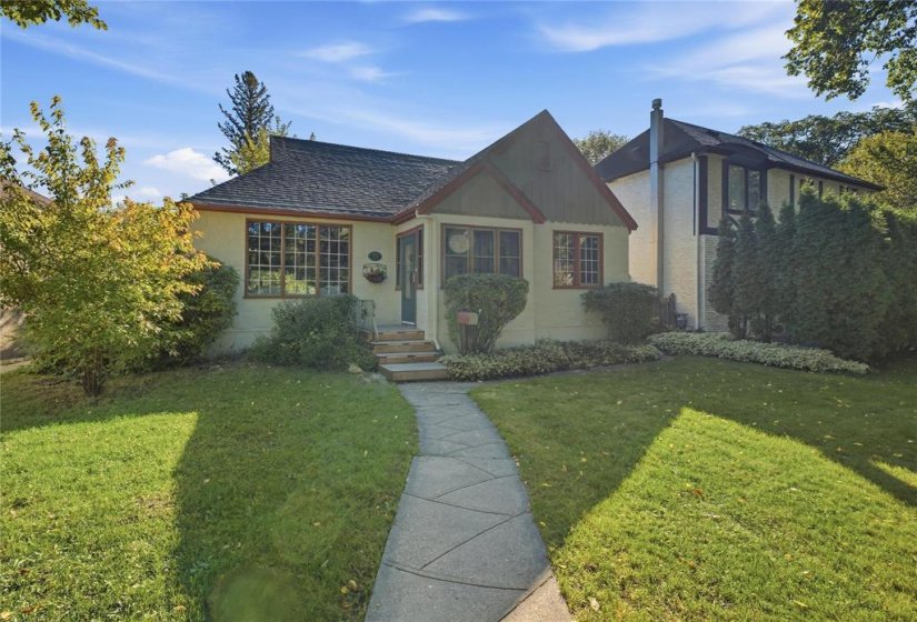 412 Cambridge, 2 Bedroom Bedrooms, 10 Room Rooms,2 BathroomBathrooms,Residential,For Sale,Cambridge,0