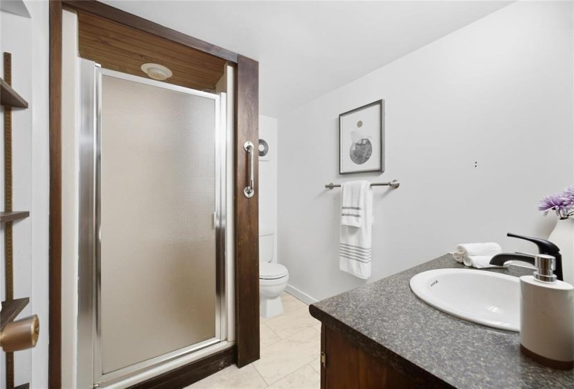 412 Cambridge, 2 Bedroom Bedrooms, 10 Room Rooms,2 BathroomBathrooms,Residential,For Sale,Cambridge,0