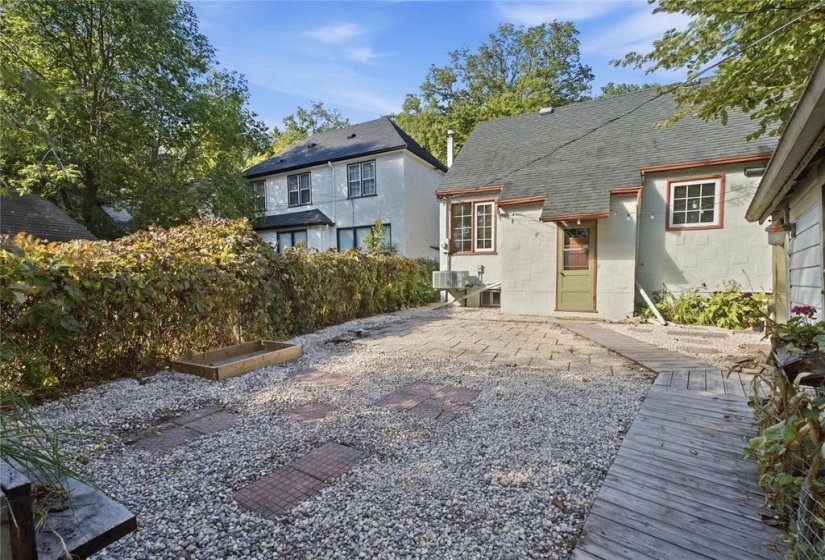 412 Cambridge, 2 Bedroom Bedrooms, 10 Room Rooms,2 BathroomBathrooms,Residential,For Sale,Cambridge,0