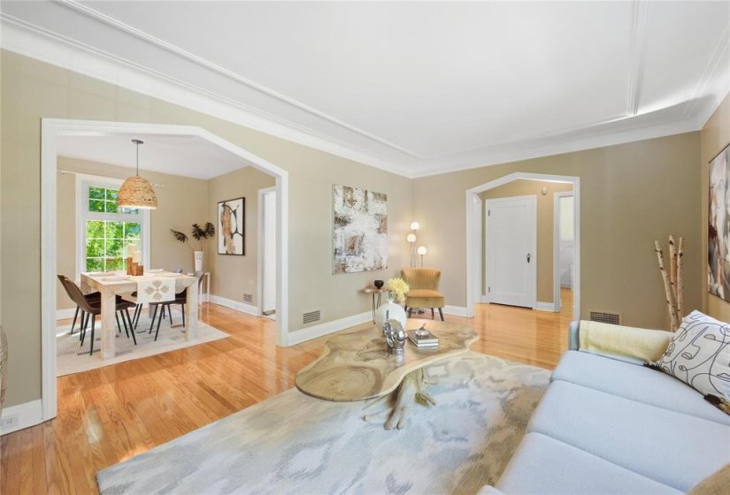 412 Cambridge, 2 Bedroom Bedrooms, 10 Room Rooms,2 BathroomBathrooms,Residential,For Sale,Cambridge,0