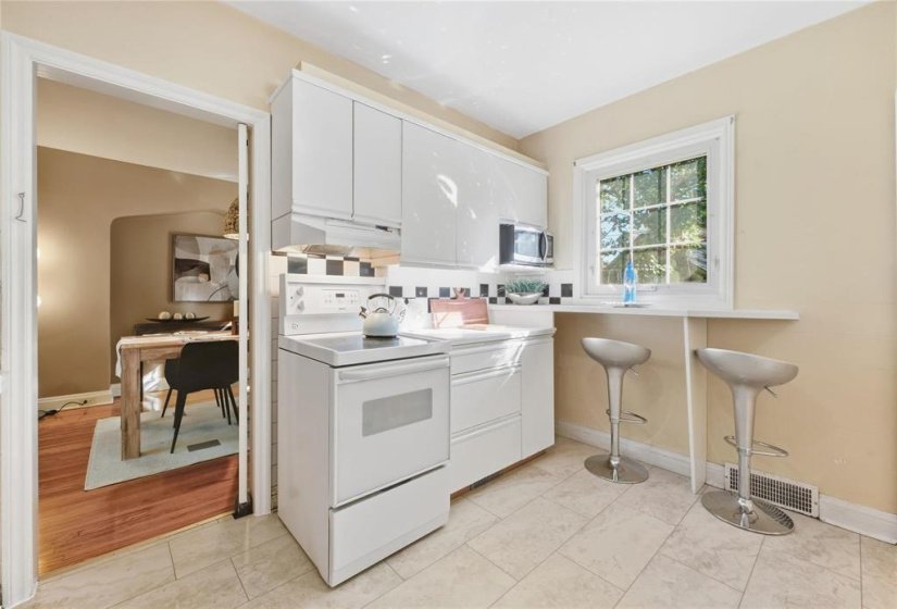 412 Cambridge, 2 Bedroom Bedrooms, 10 Room Rooms,2 BathroomBathrooms,Residential,For Sale,Cambridge,0