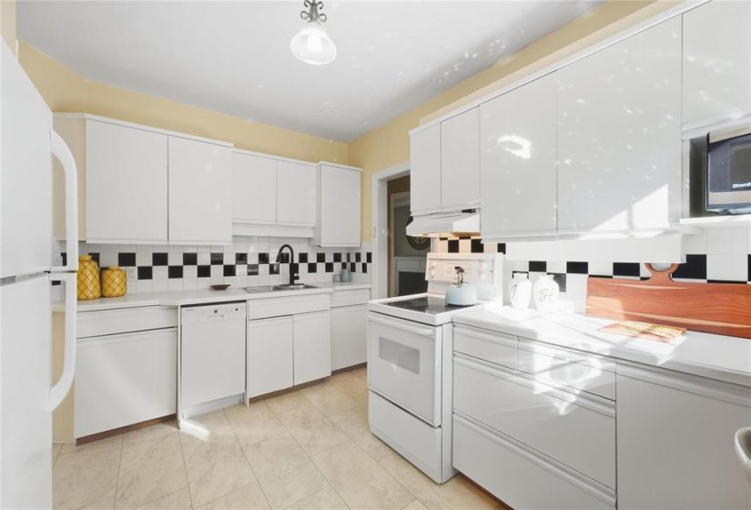 412 Cambridge, 2 Bedroom Bedrooms, 10 Room Rooms,2 BathroomBathrooms,Residential,For Sale,Cambridge,0
