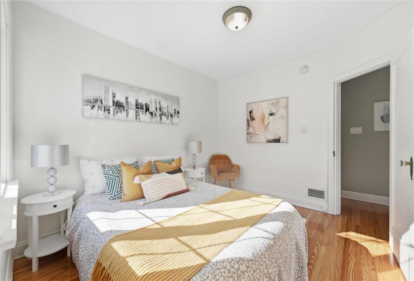 412 Cambridge, 2 Bedroom Bedrooms, 10 Room Rooms,2 BathroomBathrooms,Residential,For Sale,Cambridge,0