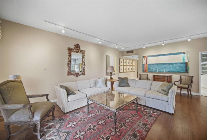 200 Tuxedo, 1 Bedroom Bedrooms, 8 Room Rooms,2 BathroomBathrooms,Condominium,For Sale,Tuxedo,0