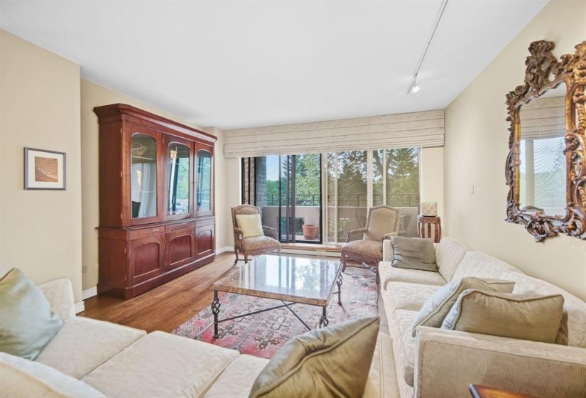 200 Tuxedo, 1 Bedroom Bedrooms, 8 Room Rooms,2 BathroomBathrooms,Condominium,For Sale,Tuxedo,0