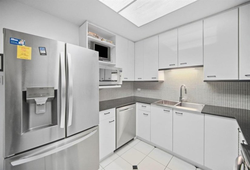 200 Tuxedo, 1 Bedroom Bedrooms, 8 Room Rooms,2 BathroomBathrooms,Condominium,For Sale,Tuxedo,0