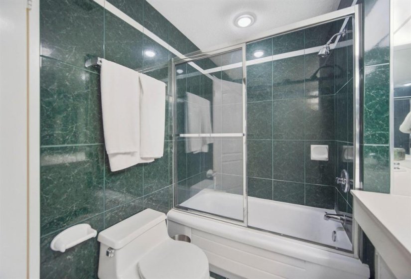 200 Tuxedo, 1 Bedroom Bedrooms, 8 Room Rooms,2 BathroomBathrooms,Condominium,For Sale,Tuxedo,0