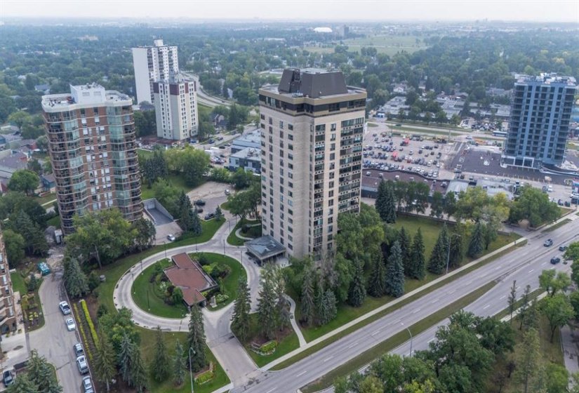 200 Tuxedo, 1 Bedroom Bedrooms, 8 Room Rooms,2 BathroomBathrooms,Condominium,For Sale,Tuxedo,0