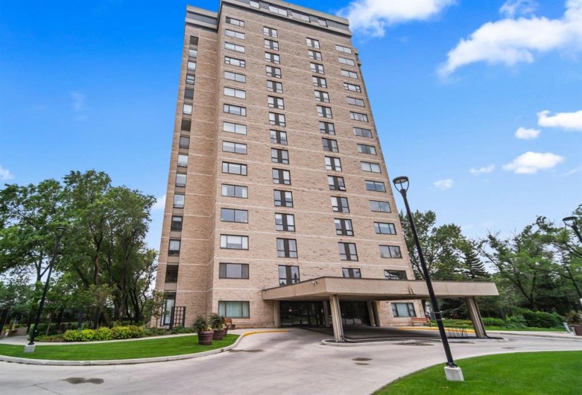 200 Tuxedo, 1 Bedroom Bedrooms, 8 Room Rooms,2 BathroomBathrooms,Condominium,For Sale,Tuxedo,0