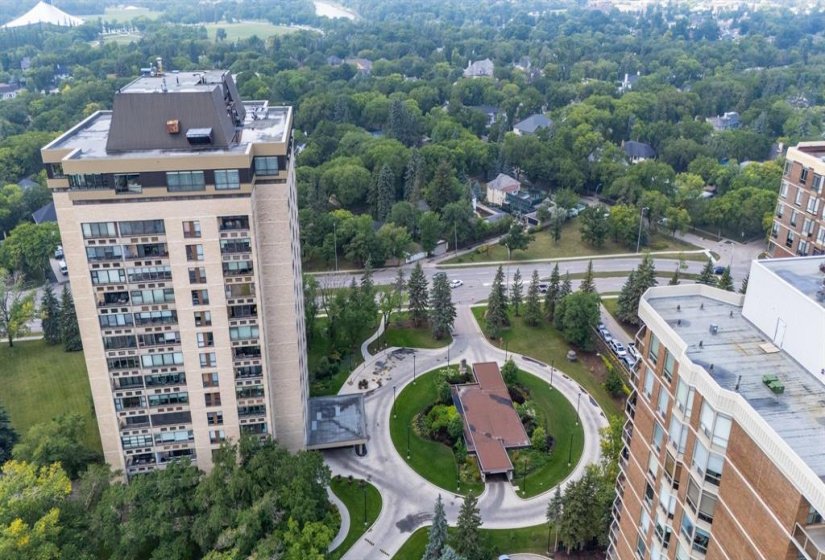 200 Tuxedo, 1 Bedroom Bedrooms, 8 Room Rooms,2 BathroomBathrooms,Condominium,For Sale,Tuxedo,0