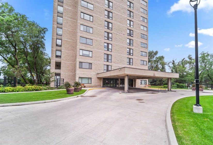 200 Tuxedo, 1 Bedroom Bedrooms, 8 Room Rooms,2 BathroomBathrooms,Condominium,For Sale,Tuxedo,0