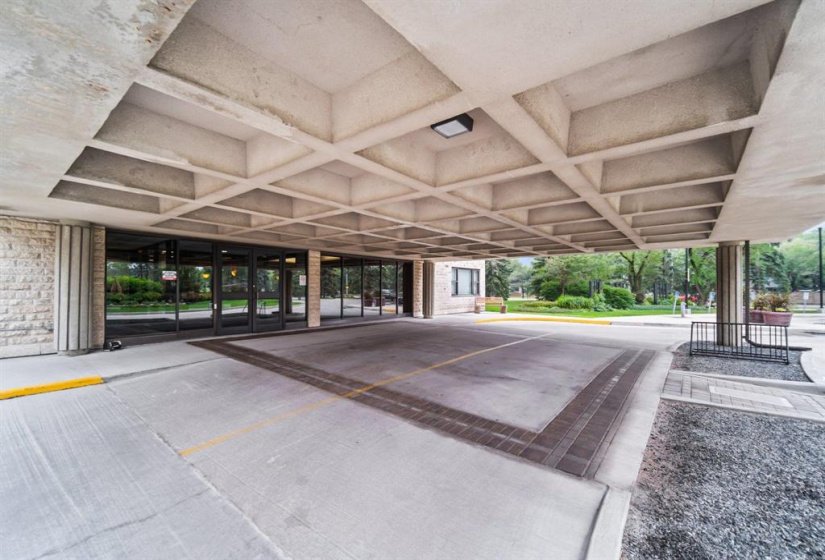 200 Tuxedo, 1 Bedroom Bedrooms, 8 Room Rooms,2 BathroomBathrooms,Condominium,For Sale,Tuxedo,0