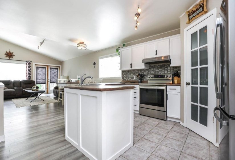714 Beecher, 4 Bedroom Bedrooms, 13 Room Rooms,3 BathroomBathrooms,Residential,For Sale,Beecher,0