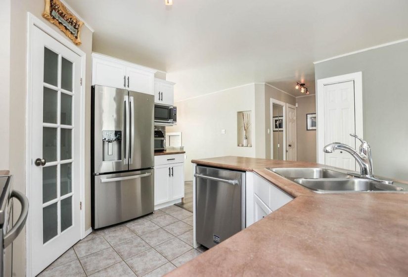 714 Beecher, 4 Bedroom Bedrooms, 13 Room Rooms,3 BathroomBathrooms,Residential,For Sale,Beecher,0