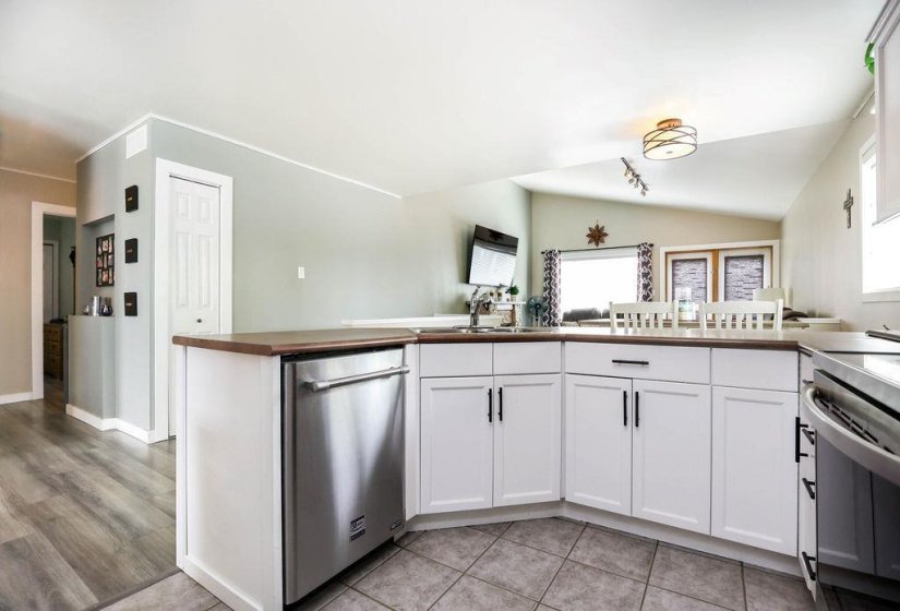714 Beecher, 4 Bedroom Bedrooms, 13 Room Rooms,3 BathroomBathrooms,Residential,For Sale,Beecher,0