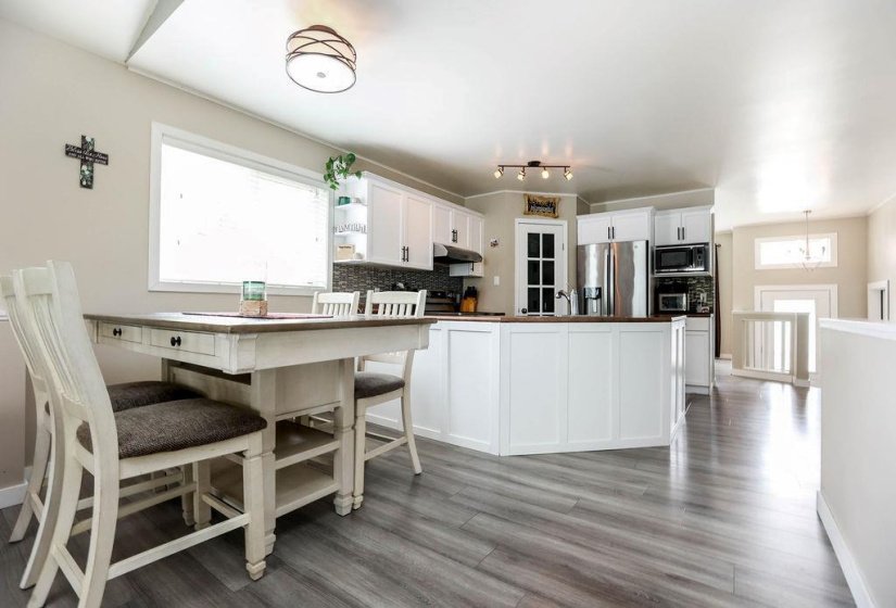 714 Beecher, 4 Bedroom Bedrooms, 13 Room Rooms,3 BathroomBathrooms,Residential,For Sale,Beecher,0