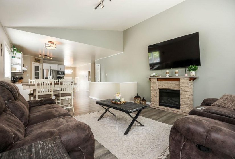 714 Beecher, 4 Bedroom Bedrooms, 13 Room Rooms,3 BathroomBathrooms,Residential,For Sale,Beecher,0