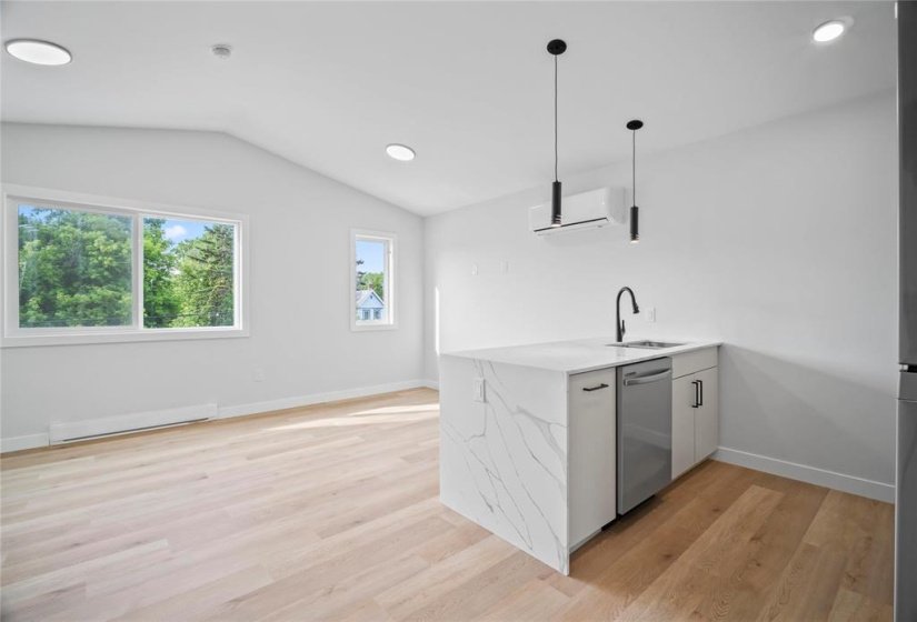 396 Union, 5 Bedroom Bedrooms, 15 Room Rooms,3 BathroomBathrooms,Residential,For Sale,Union,0