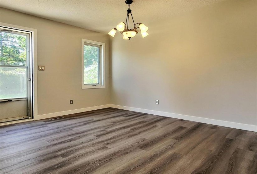 27 Olford, 3 Bedroom Bedrooms, 14 Room Rooms,2 BathroomBathrooms,Residential,For Sale,Olford,0