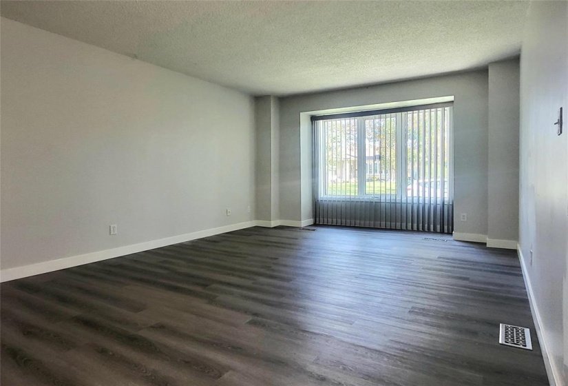 27 Olford, 3 Bedroom Bedrooms, 14 Room Rooms,2 BathroomBathrooms,Residential,For Sale,Olford,0