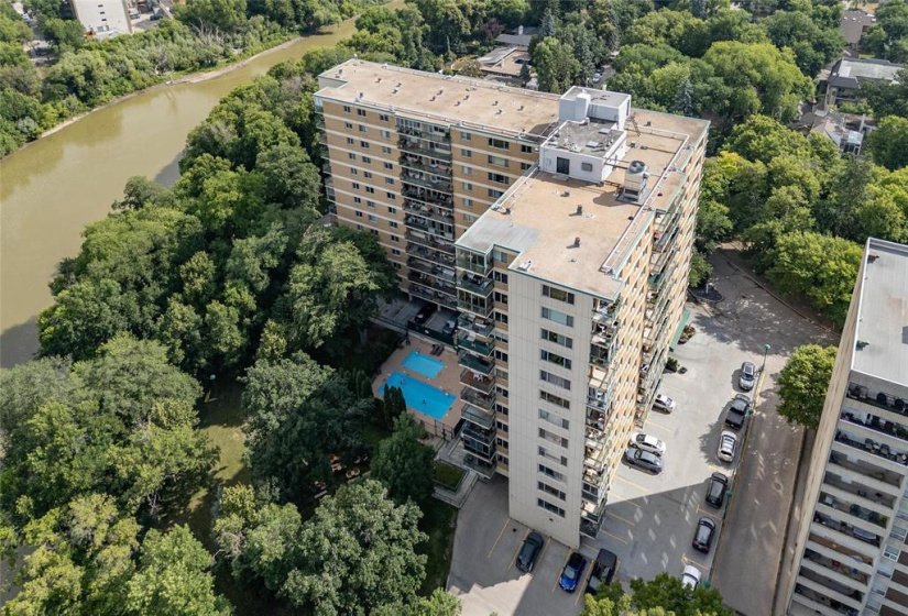 300 Roslyn, 2 Bedroom Bedrooms, 6 Room Rooms,1 BathroomBathrooms,Condominium,For Sale,Roslyn,0
