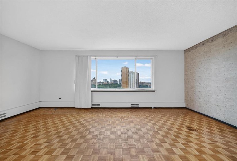 300 Roslyn, 2 Bedroom Bedrooms, 6 Room Rooms,1 BathroomBathrooms,Condominium,For Sale,Roslyn,0