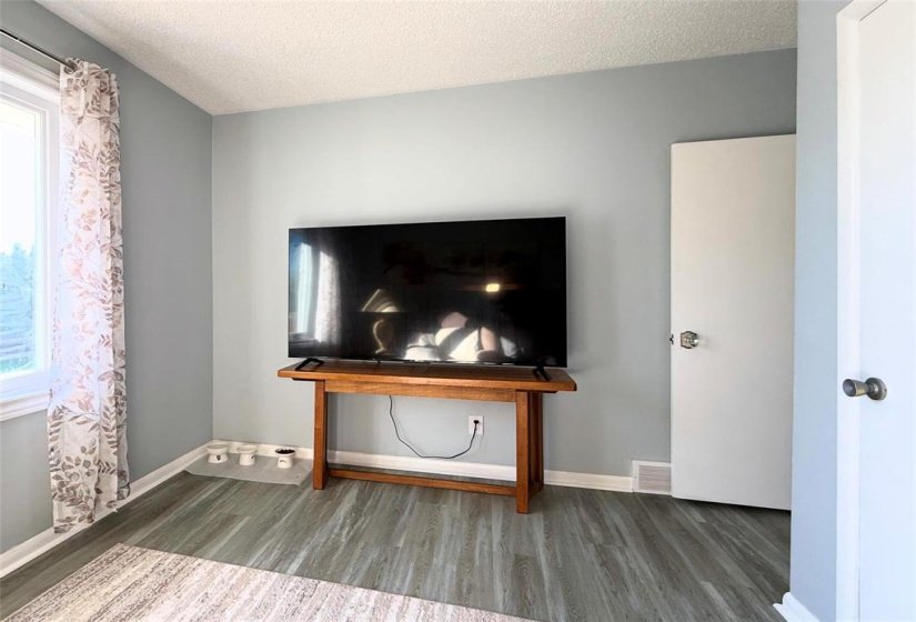 93 Crestwood, 4 Bedroom Bedrooms, 9 Room Rooms,2 BathroomBathrooms,Residential,For Sale,Crestwood,0