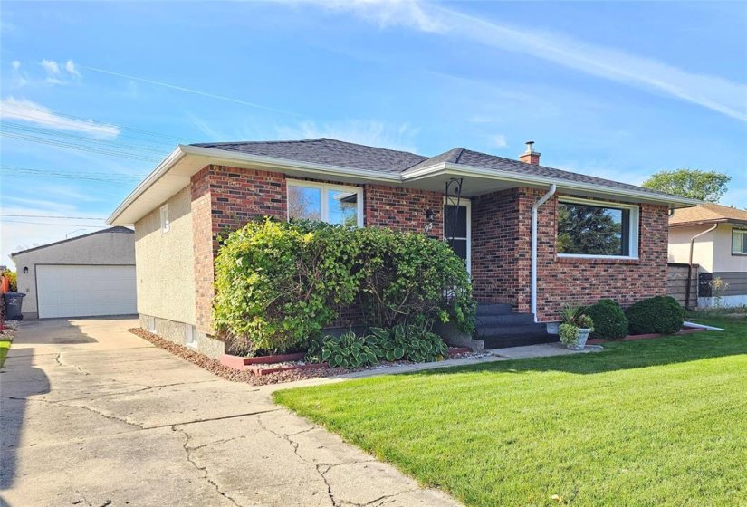 93 Crestwood, 4 Bedroom Bedrooms, 9 Room Rooms,2 BathroomBathrooms,Residential,For Sale,Crestwood,0