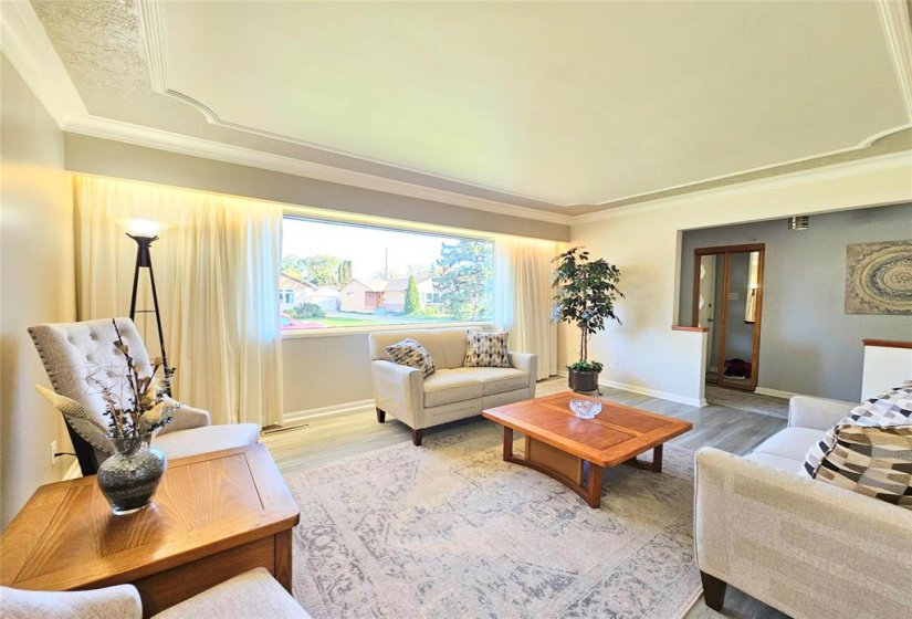 93 Crestwood, 4 Bedroom Bedrooms, 9 Room Rooms,2 BathroomBathrooms,Residential,For Sale,Crestwood,0