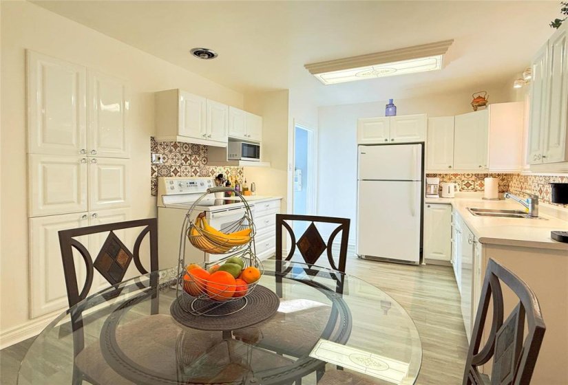 93 Crestwood, 4 Bedroom Bedrooms, 9 Room Rooms,2 BathroomBathrooms,Residential,For Sale,Crestwood,0