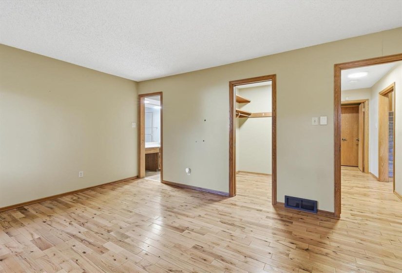 66 Stoneham, 3 Bedroom Bedrooms, 10 Room Rooms,2 BathroomBathrooms,Residential,For Sale,Stoneham,0