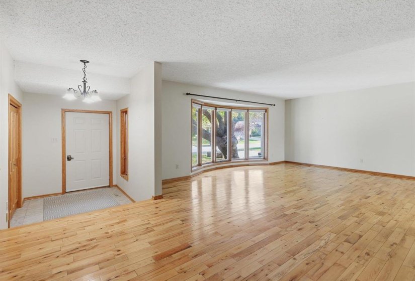 66 Stoneham, 3 Bedroom Bedrooms, 10 Room Rooms,2 BathroomBathrooms,Residential,For Sale,Stoneham,0